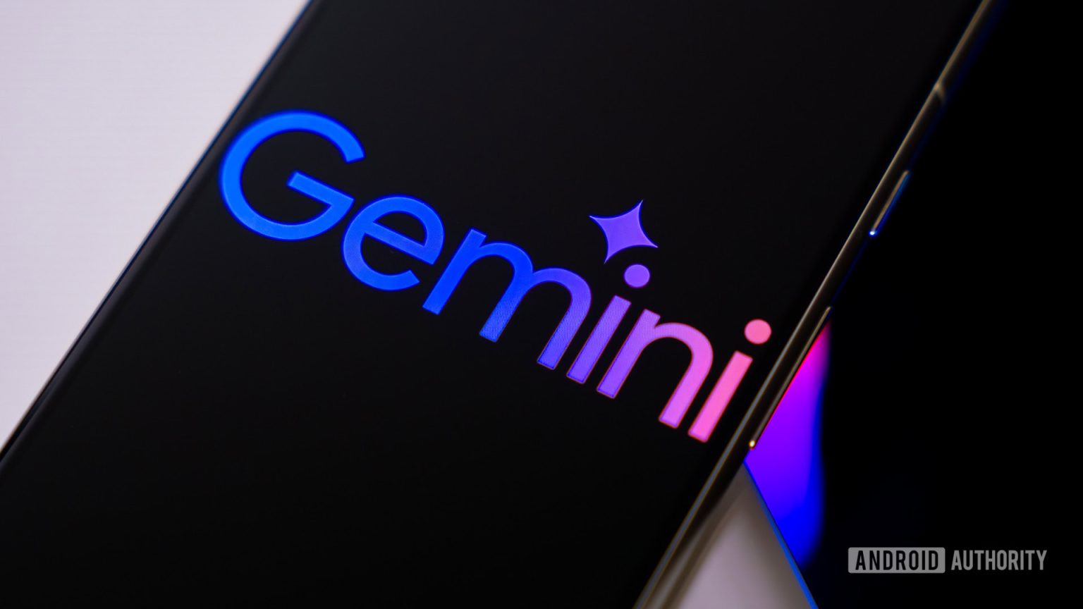 Google could give Gemini’s new compact overlay a more colorful look (APK teardown)