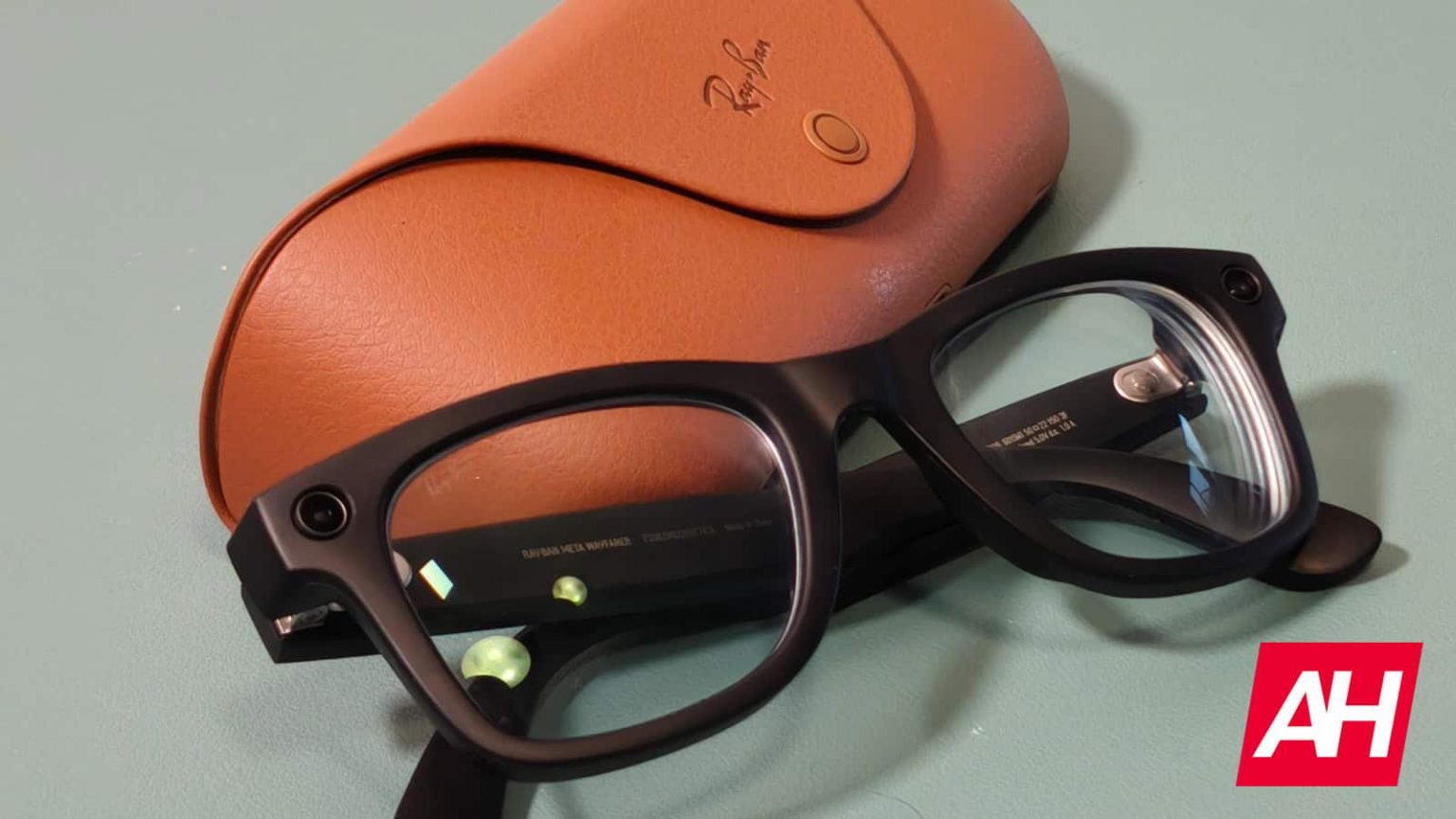 Meta’s Ray-Ban smart glasses could get a display next year