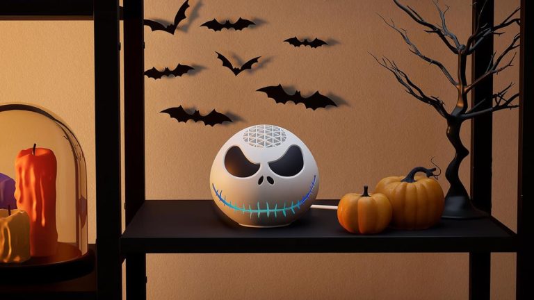 What’s this? What’s this? An Echo Dot and Jack Skellington Shell sale!