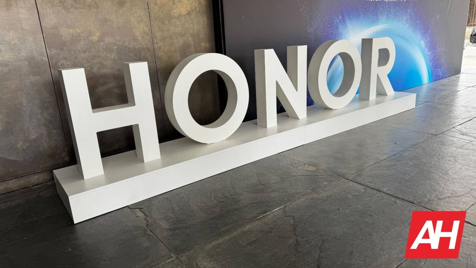 HONOR sales grew by over 50% in December 2024, globally