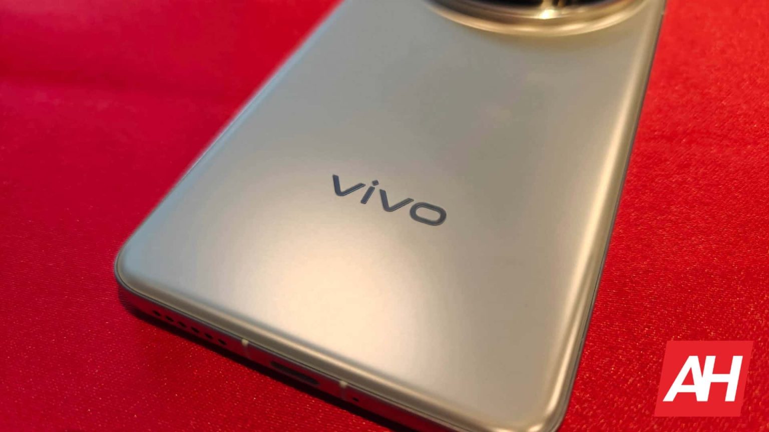 Here’s your first look at the Vivo X200 Ultra flagship