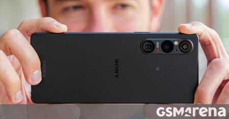 Sony is now seeding Android 15 to Xperia 1 V