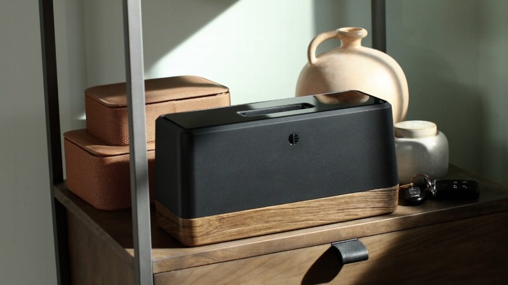 This toaster lookalike gives your phone a battery top-up in seconds