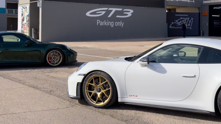 Weight saving and aero optimization feature in the 2025 Porsche 911 GT3