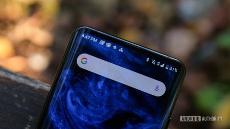 Google’s Search widget could get an even better shortcuts button soon (APK teardown)