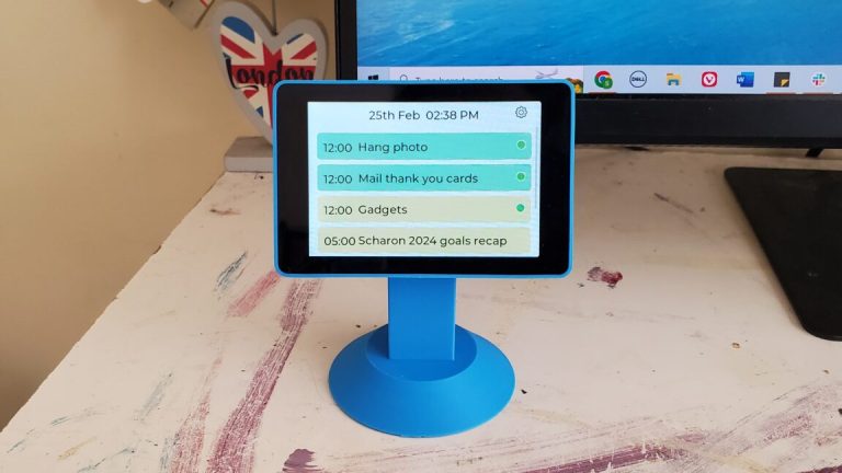 Hands-on: This 3.5-inch smart display makes my digital calendars more digestible