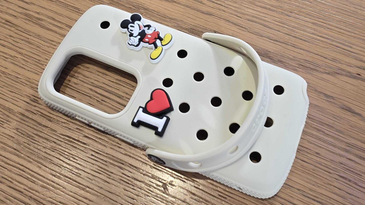 Samsung’s Galaxy S25 Crocs case is ready for custom charms