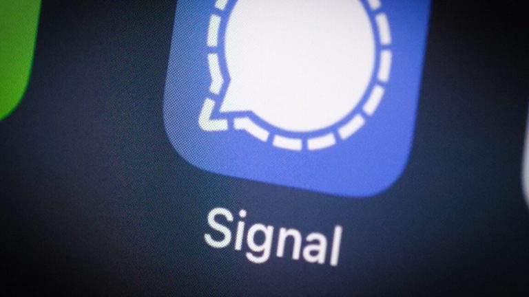 X is reportedly blocking links to secure Signal contact pages