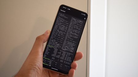 Google says its new Linux Terminal feature isn’t a replacement for Android’s desktop mode